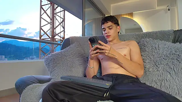 dustin daimond333 online show from November 6, 2025, 10:47 pm