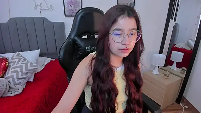 Snapshot of Amy_joones chatting on February 6, 2026, 12:01 pm Amy joones online show from February 6, 2026, 12:01 pm