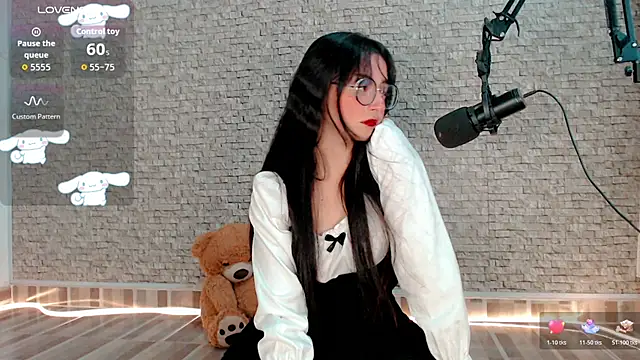 Snapshot of emma_unu chatting on June 21, 2026, 2:39 am emma unu online show from June 21, 2026, 2:39 am