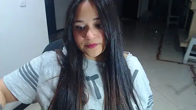 Snapshot of Luciernaga18 chatting on January 17, 2025, 3:01 am Luciernaga18 online show from January 17, 2025, 3:01 am