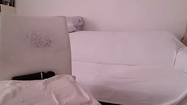 fragrance72 online show from April 10, 2026, 12:56 pm