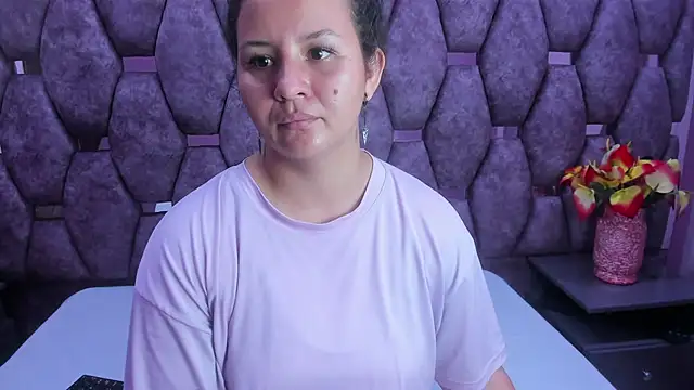 Snapshot of AlaSmith chatting on November 4, 2025, 2:48 am AlaSmith online show from November 4, 2025, 2:48 am