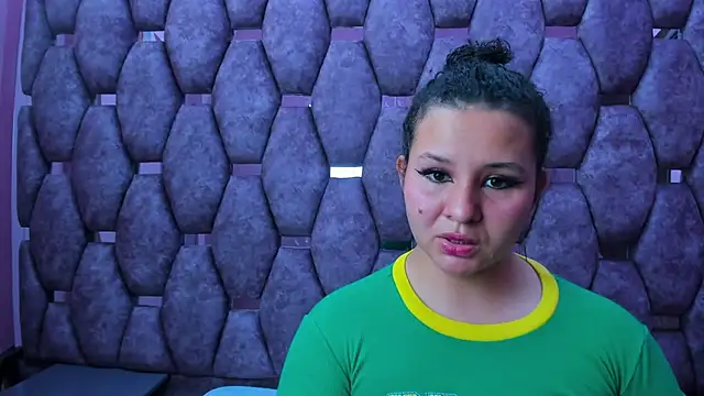 Snapshot of AlaSmith chatting on November 25, 2025, 2:23 am AlaSmith online show from November 25, 2025, 2:23 am