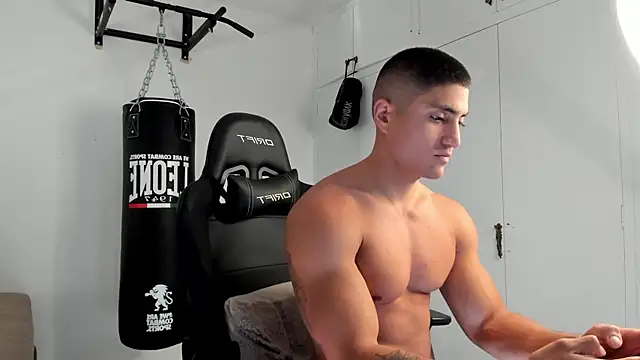 Snapshot of dan01_ chatting on November 20, 2025, 1:56 pm dan01 online show from November 20, 2025, 1:56 pm