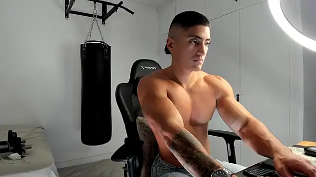 Snapshot of dan01_ chatting on November 5, 2025, 2:20 pm dan01 online show from November 5, 2025, 2:20 pm