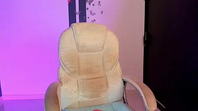 Snapshot of CandyLatinHott chatting on November 30, 2025, 1:06 am CandyLatinHott online show from November 30, 2025, 1:06 am