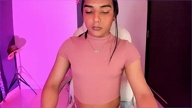 Snapshot of CandyLatinHott chatting on October 21, 2025, 12:21 am CandyLatinHott online show from October 21, 2025, 12:21 am