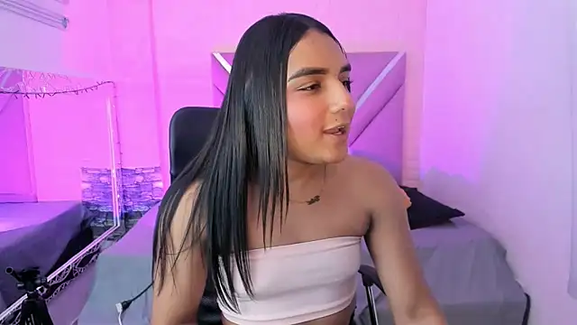 CandyLatinHott online show from February 11, 2026, 6:46 am