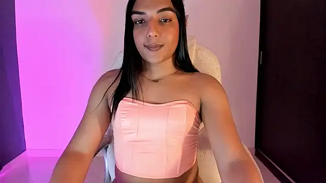 Snapshot of CandyLatinHott chatting on November 10, 2025, 1:43 am CandyLatinHott online show from November 10, 2025, 1:43 am