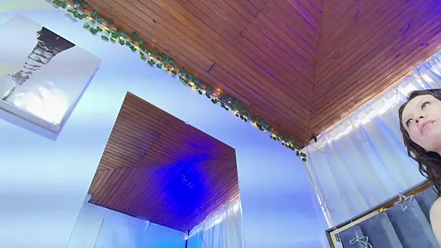 Eda Bonne online show from December 4, 2025, 12:48 pm