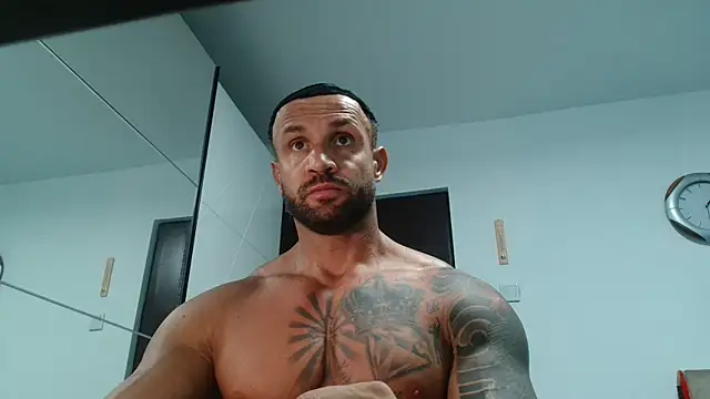 Magnificmuscles89 online show from May 18, 2026, 10:31 am