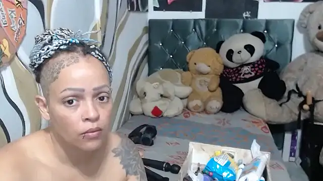 Snapshot of manzanahot9 chatting on November 6, 2025, 6:45 pm manzanahot9 online show from November 6, 2025, 6:45 pm