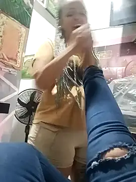 Snapshot of manzanahot9 chatting on November 23, 2025, 4:39 pm manzanahot9 online show from November 23, 2025, 4:39 pm