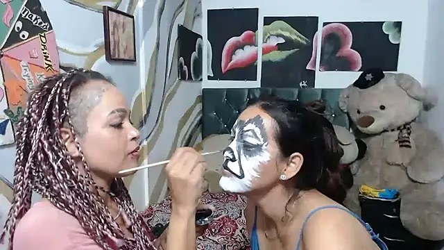 manzanahot9 online show from April 1, 2026, 1:41 pm