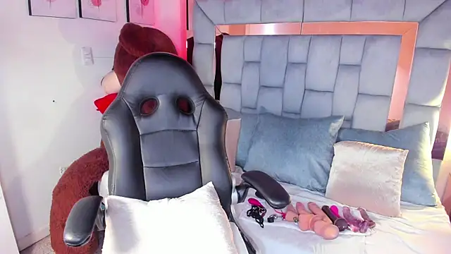 Snapshot of kitty_roouse chatting on December 19, 2025, 8:22 pm kitty roouse online show from December 19, 2025, 8:22 pm