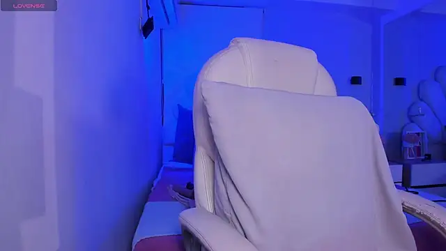 Snapshot of kitty_roouse chatting on January 13, 2026, 3:10 am kitty roouse online show from January 13, 2026, 3:10 am