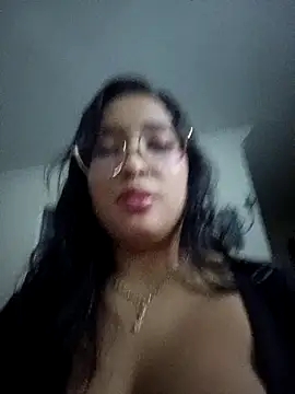 Snapshot of kitty_roouse chatting on February 13, 2026, 6:57 am kitty roouse online show from February 13, 2026, 6:57 am