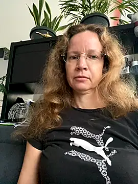 AnnikaRose online show from November 4, 2025, 6:50 am