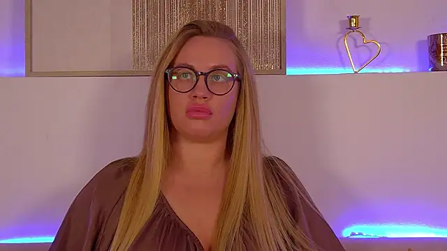 Snapshot of MariaNeumann chatting on March 12, 2025, 9:55 am MariaNeumann online show from March 12, 2025, 9:55 am