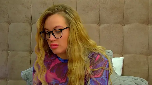 Snapshot of MariaNeumann chatting on March 7, 2025, 4:22 pm MariaNeumann online show from March 7, 2025, 4:22 pm