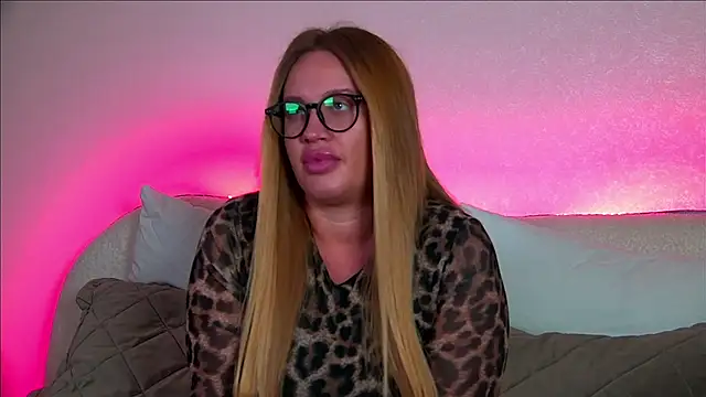 Snapshot of MariaNeumann chatting on March 19, 2025, 6:24 am MariaNeumann online show from March 19, 2025, 6:24 am