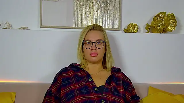 Snapshot of MariaNeumann chatting on November 21, 2025, 6:23 am MariaNeumann online show from November 21, 2025, 6:23 am