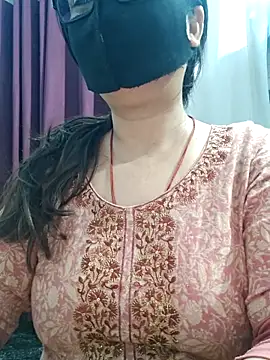 Snapshot of Aishwaryaa_69 chatting on May 13, 2026, 3:02 am Aishwaryaa 69 online show from May 13, 2026, 3:02 am