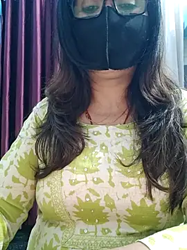 Snapshot of Aishwaryaa_69 chatting on January 17, 2026, 8:07 am Aishwaryaa 69 online show from January 17, 2026, 8:07 am