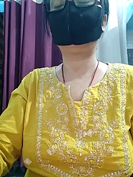 Snapshot of Aishwaryaa_69 chatting on May 1, 2026, 2:27 am Aishwaryaa 69 online show from May 1, 2026, 2:27 am