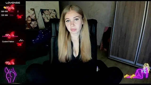 Snapshot of _NigoNika chatting on October 17, 2025, 2:52 pm  NigoNika online show from October 17, 2025, 2:52 pm