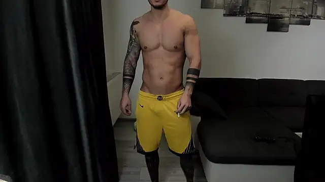 Snapshot of Richarddarell1 chatting on November 11, 2025, 5:02 am Richarddarell1 online show from November 11, 2025, 5:02 am