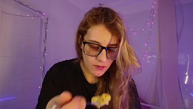 Giia paiige18 online show from February 17, 2026, 1:19 pm