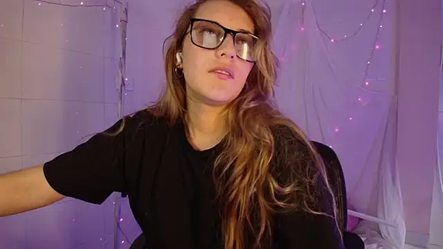 Giia paiige18 online show from February 16, 2026, 7:23 pm