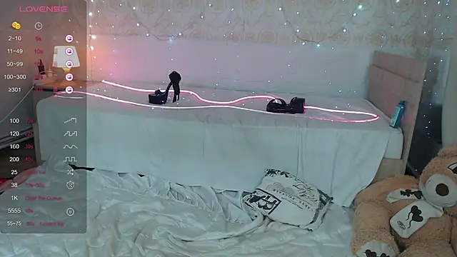 Snapshot of Alice_here chatting on February 27, 2025, 11:15 pm Alice here online show from February 27, 2025, 11:15 pm