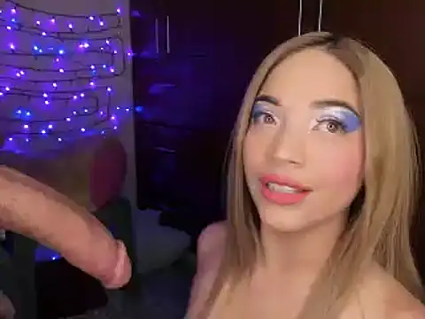 Snapshot of MaddisRock chatting on December 5, 2024, 4:04 am MaddisRock online show from December 5, 2024, 4:04 am