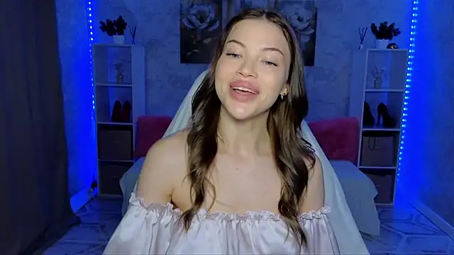 Snapshot of EmmyMills chatting on June 4, 2026, 9:08 pm EmmyMills online show from June 4, 2026, 9:08 pm