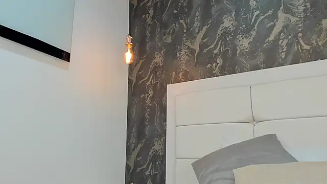 JanethLee1 online show from April 9, 2026, 1:50 pm