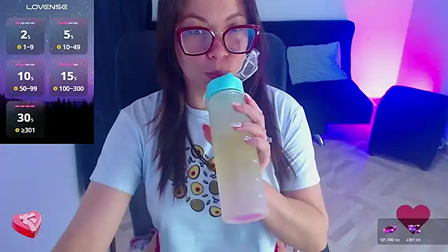 SharonR1 online show from April 10, 2026, 10:50 pm