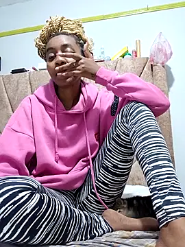 Snapshot of cuttie_sasha chatting on October 11, 2025, 5:47 pm cuttie sasha online show from October 11, 2025, 5:47 pm