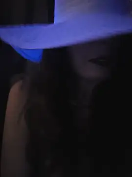 Snapshot of Avaivory chatting on November 3, 2025, 9:24 am Avaivory online show from November 3, 2025, 9:24 am