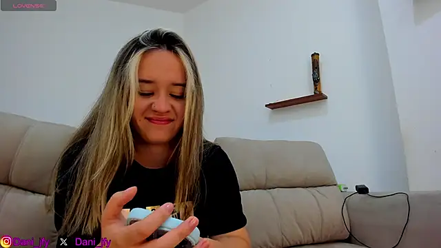 Snapshot of Dani_javi chatting on November 30, 2025, 12:33 am Dani javi online show from November 30, 2025, 12:33 am