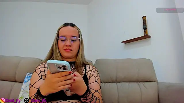 Snapshot of Dani_javi chatting on November 29, 2025, 12:33 am Dani javi online show from November 29, 2025, 12:33 am