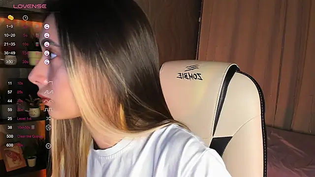 DarlaLike online show from November 21, 2025, 3:38 am