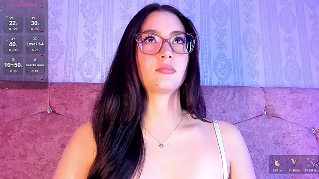 Snapshot of lunar_leen chatting on February 7, 2026, 7:44 pm lunar leen online show from February 7, 2026, 7:44 pm