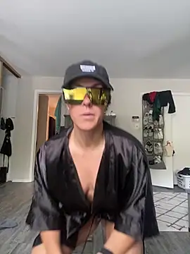 Snapshot of mrs__unknown chatting on October 12, 2025, 4:30 pm mrs unknown online show from October 12, 2025, 4:30 pm