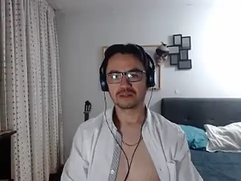 Snapshot of Diptongo chatting on March 23, 2025, 12:04 am Diptongo online show from March 23, 2025, 12:04 am