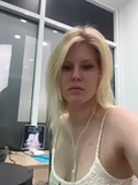 Snapshot of VoluptuousDreams chatting on July 18, 2026, 3:26 am VoluptuousDreams online show from July 18, 2026, 3:26 am