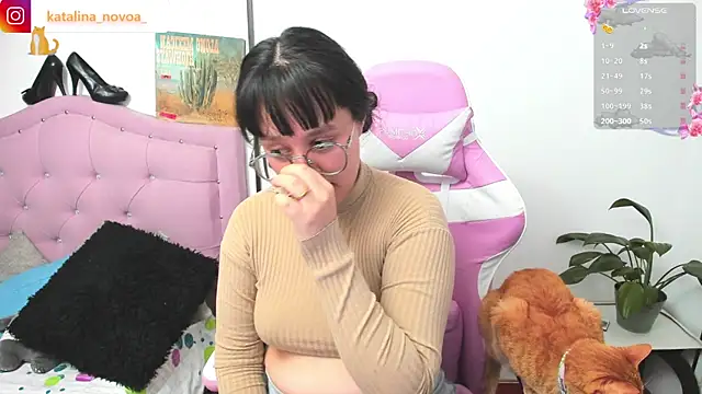 Katalina novoa online show from May 22, 2026, 2:53 am
