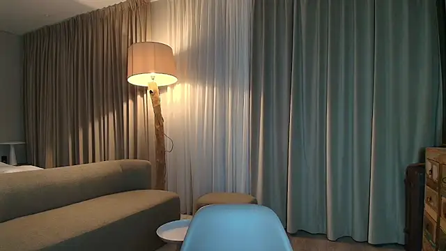 Snapshot of shayblonde chatting on November 26, 2025, 7:47 pm shayblonde online show from November 26, 2025, 7:47 pm