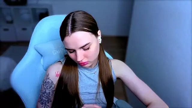 Snapshot of StellaLawless chatting on November 17, 2025, 2:59 am StellaLawless online show from November 17, 2025, 2:59 am